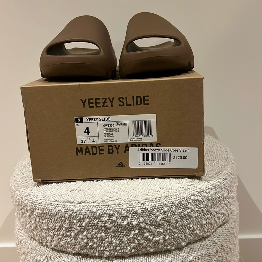 YEEZY SLIDES